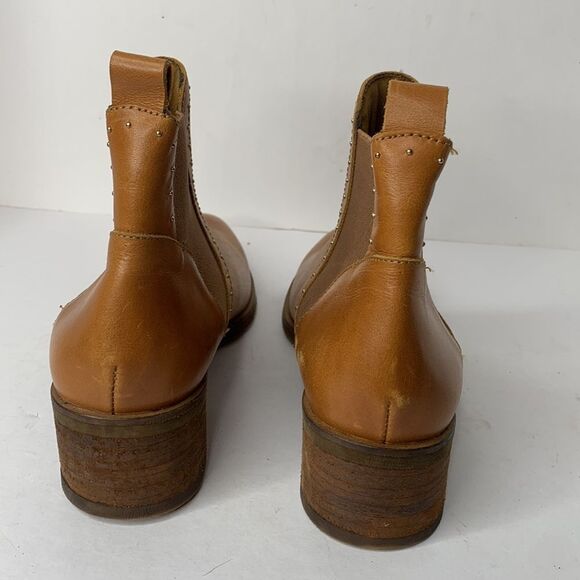 Stivali tan leather studded Chelsea ankle boots NWOB - Picture 5 of 11